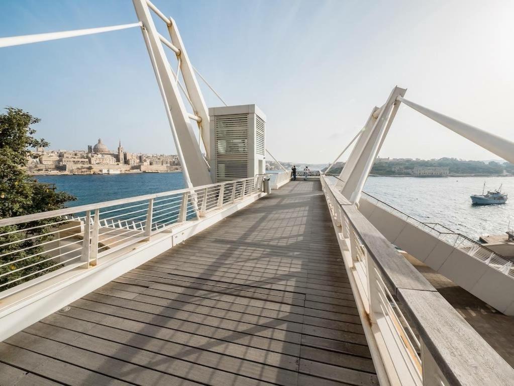 Seafront Lux Apart Inc Pool, Upmarket Area Сліма Екстер'єр фото