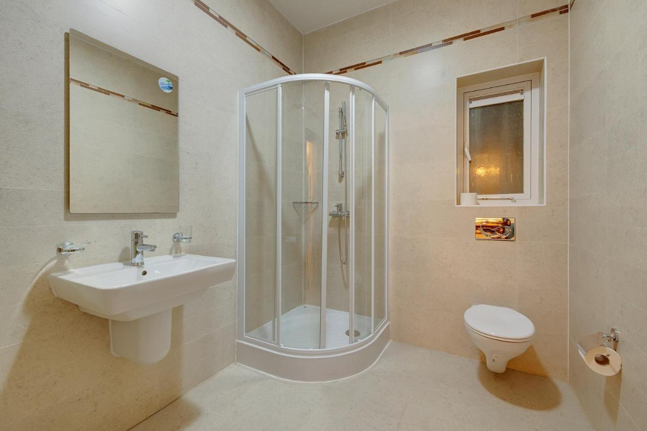 Seafront Lux Apart Inc Pool, Upmarket Area Сліма Екстер'єр фото