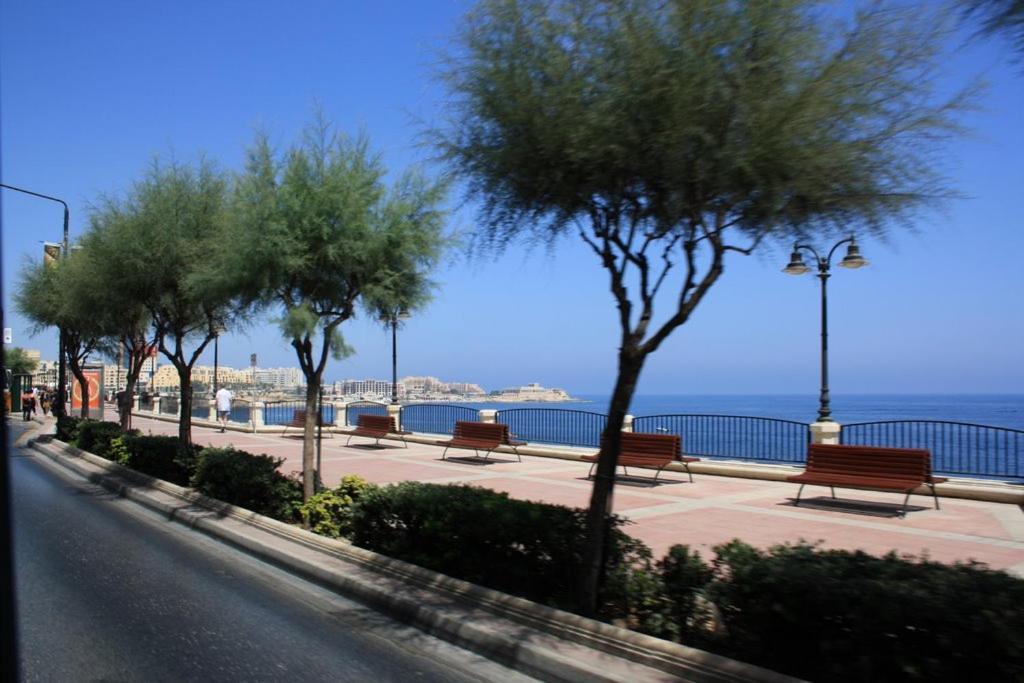 Seafront Lux Apart Inc Pool, Upmarket Area Сліма Екстер'єр фото